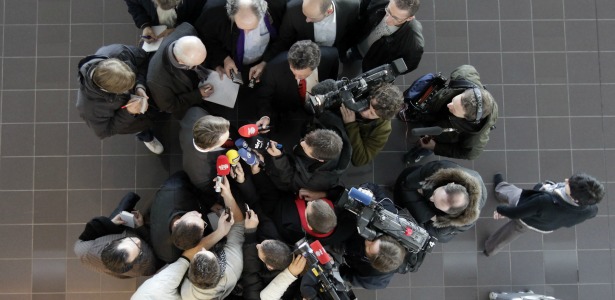 Journalism and fact-checking politics